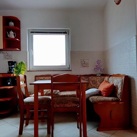 Apartmani Nikolina Ražanac Exteriör bild