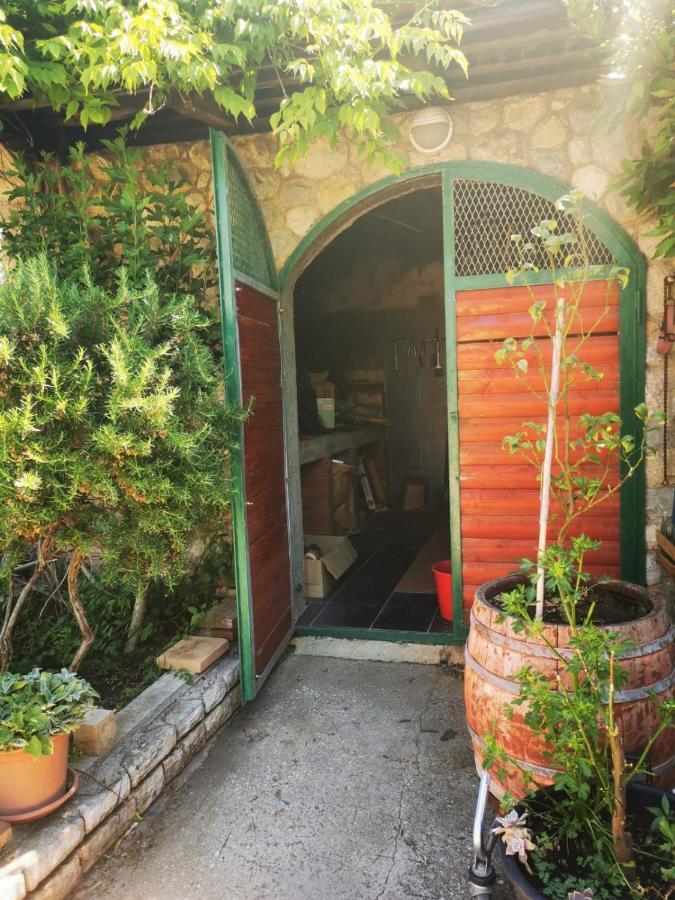 Apartmani Nikolina Ražanac Exteriör bild