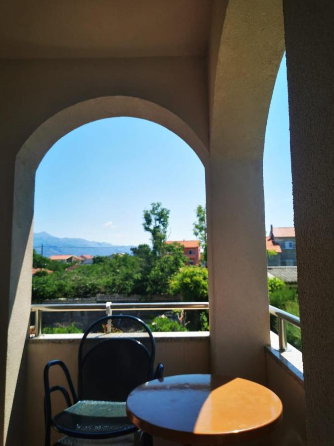 Apartmani Nikolina Ražanac Exteriör bild