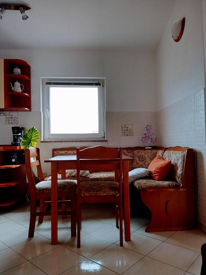 Apartmani Nikolina Ražanac Exteriör bild