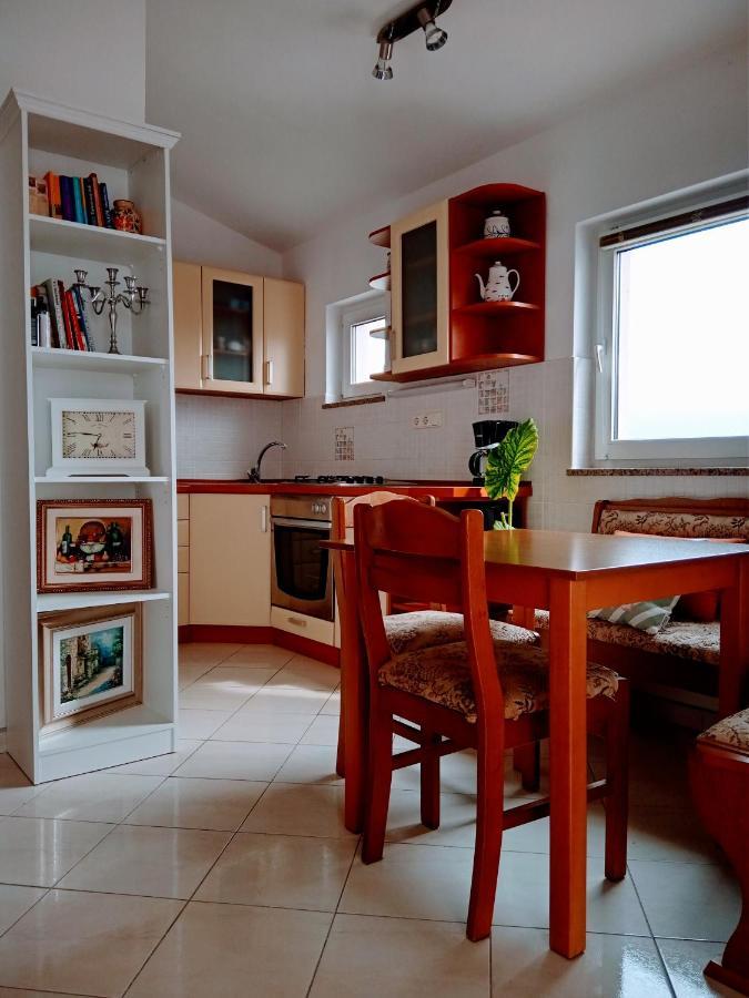Apartmani Nikolina Ražanac Exteriör bild